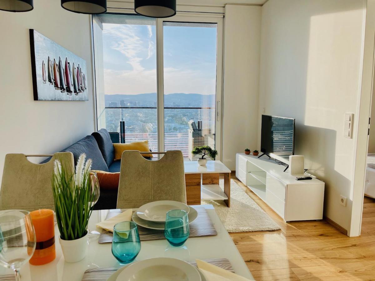 Triiiple Level 31 - Sonnenwohnen Apartment Mit Fantastischem Ausblick Und Parkplatz Vienna Luaran gambar